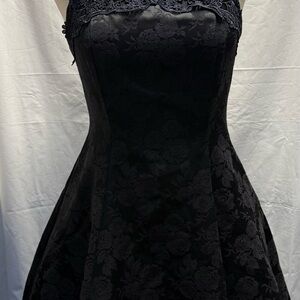 VTG 90s black damask fit n’ flare midi dress features